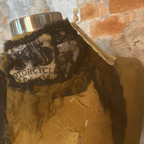 LAST ONE // FREE WITH A PURCHASE - Picture 12 of 17